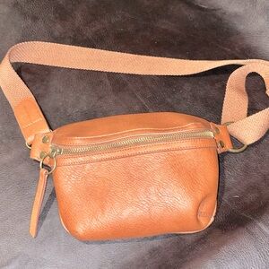 ✨Universal Thread Waist bag/Fanny pack NWOT✨